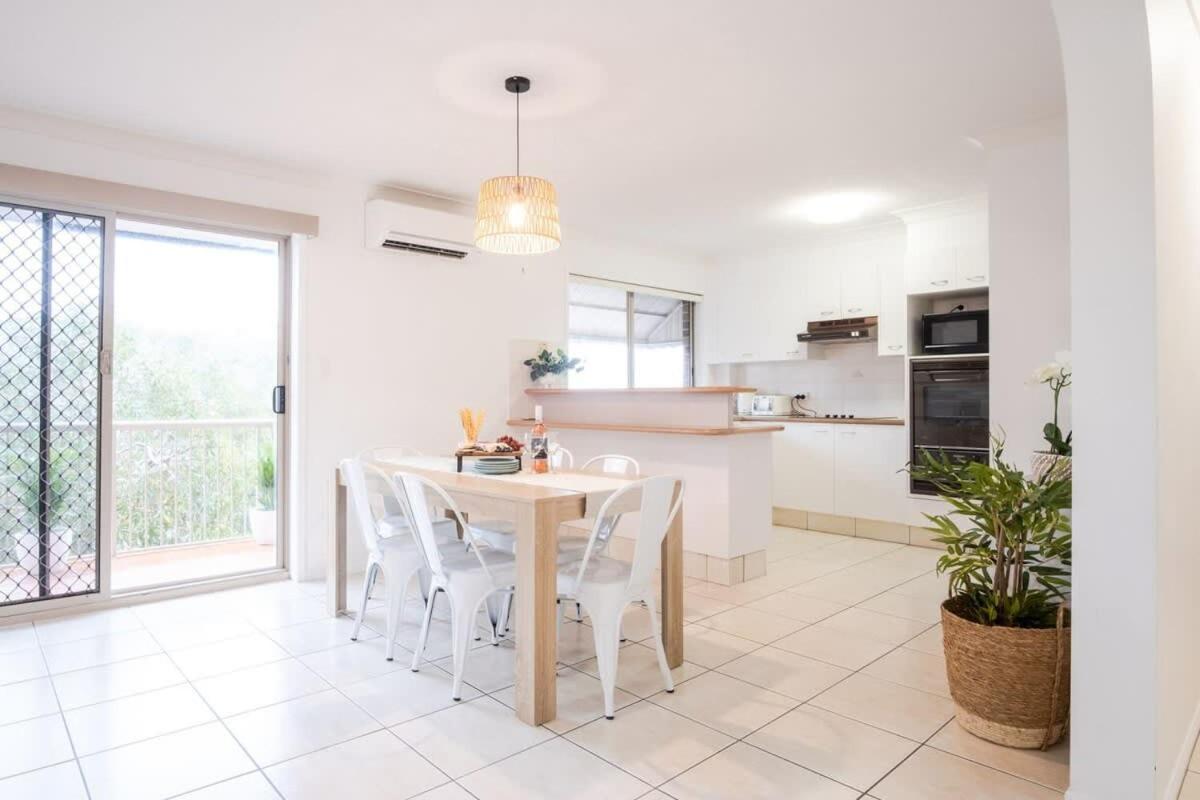 Spacious Apartment, Walk To Kings Beach Caloundra Luaran gambar